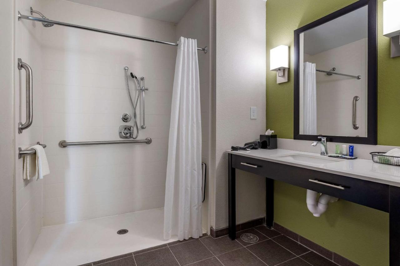 Sleep Inn & Suites Crosby Bagian luar foto