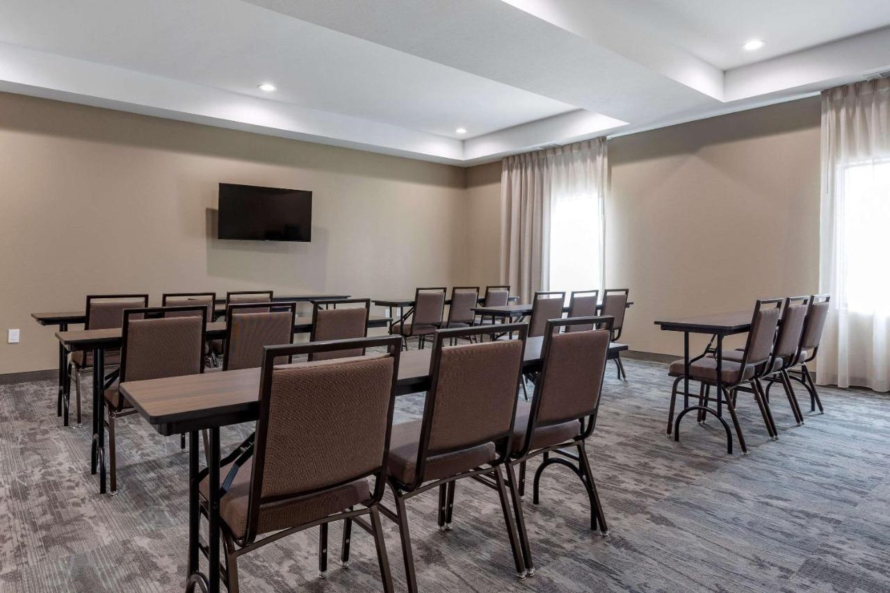 Sleep Inn & Suites Crosby Bagian luar foto