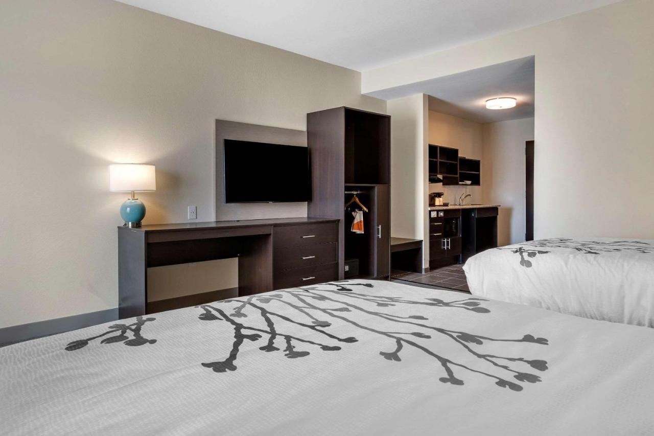 Sleep Inn & Suites Crosby Bagian luar foto