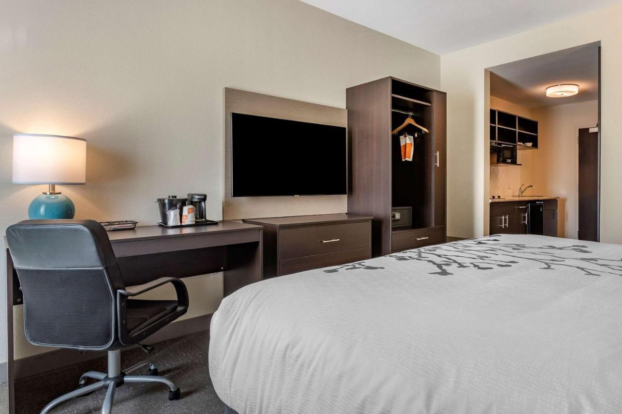 Sleep Inn & Suites Crosby Bagian luar foto