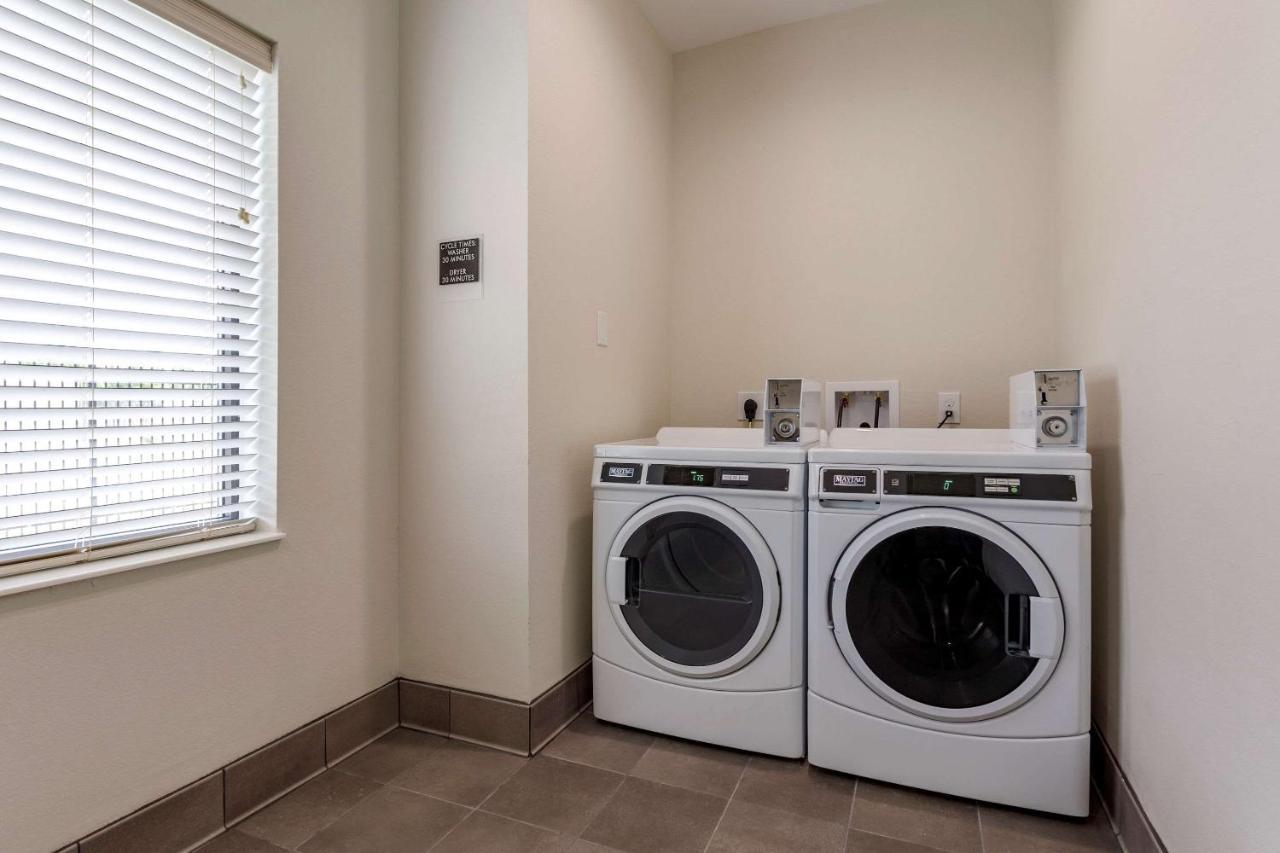 Sleep Inn & Suites Crosby Bagian luar foto