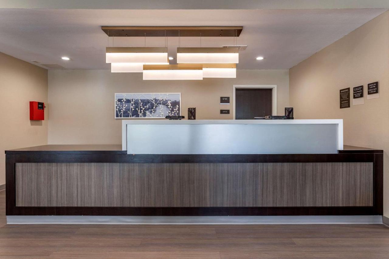 Sleep Inn & Suites Crosby Bagian luar foto